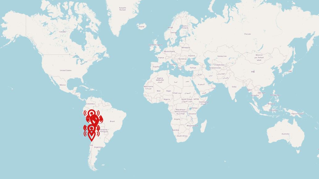 Mapa mundial que muestra la ubicación y magnitud de los terremotos recientes.
